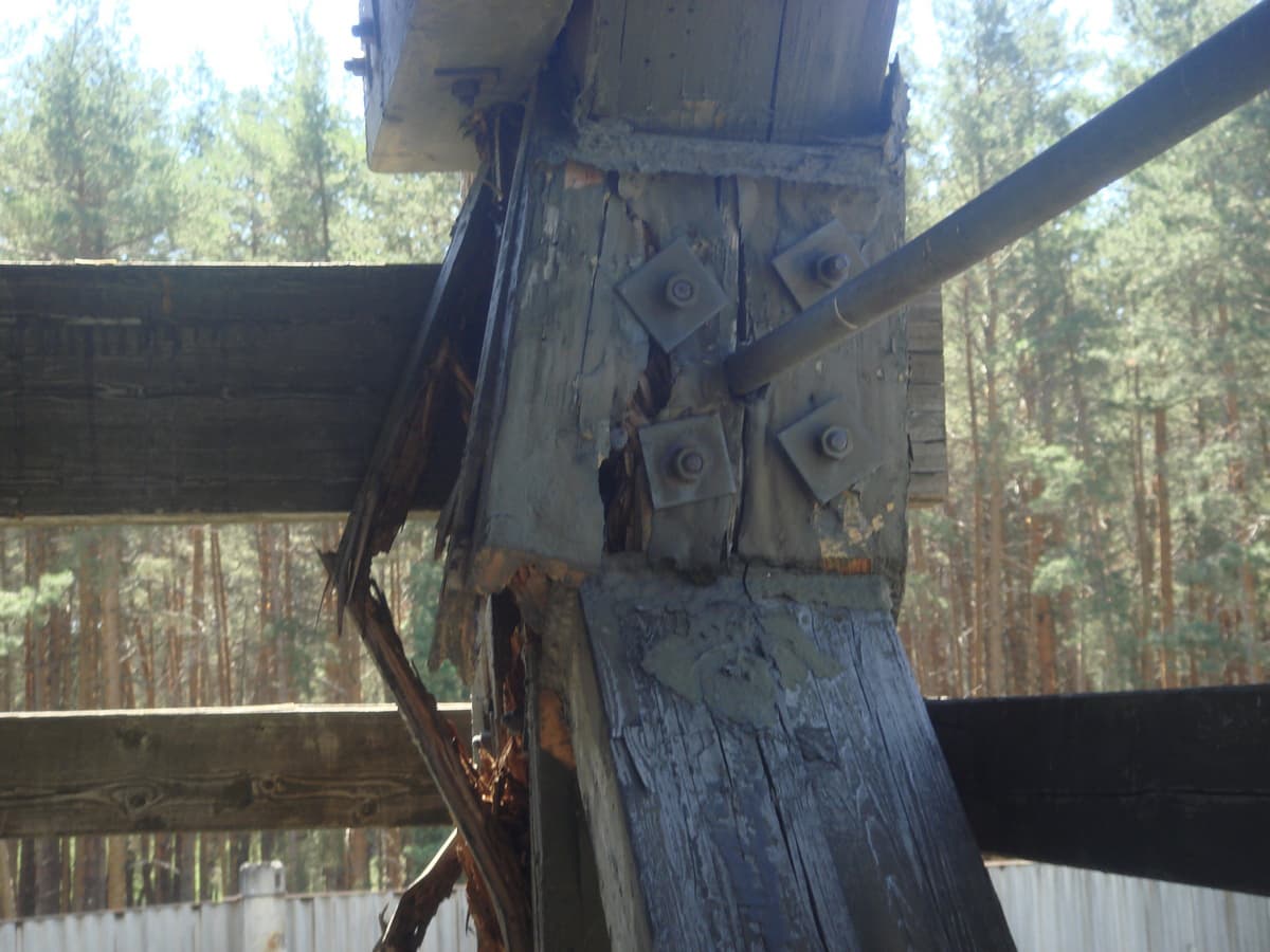 Reinforcement of load-bearing elements of old wood frames with significant damage | Osnovnoy Moment (OsnoM)